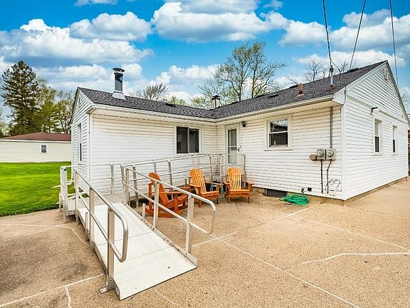 4th image of 2257 Merrill Ave