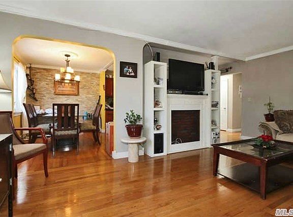 2nd image of 2239 92nd St