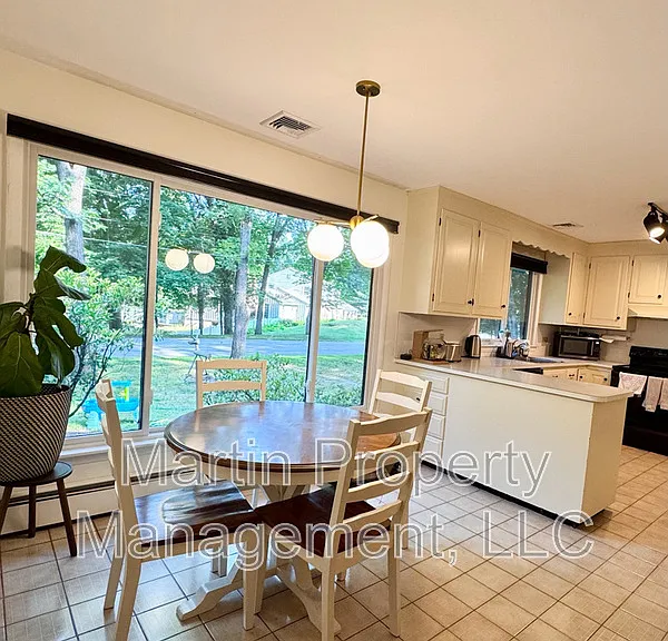 1 Cyr Cir — Photo 6