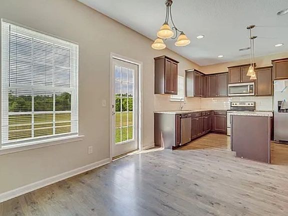 5th image of 1096 Marne Blvd