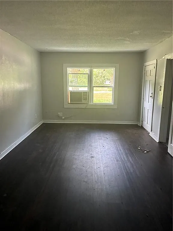 2 bed, 1.0 bath, 1858 sqft, $850 — Photo 4