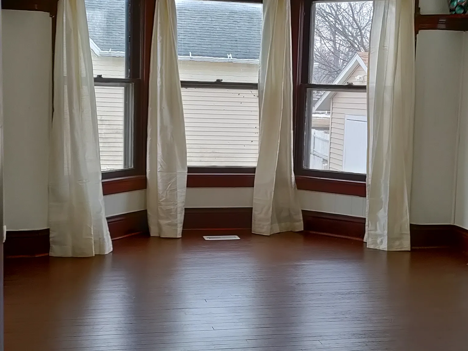 3 bed, 1250 sqft, $975 — Photo 4