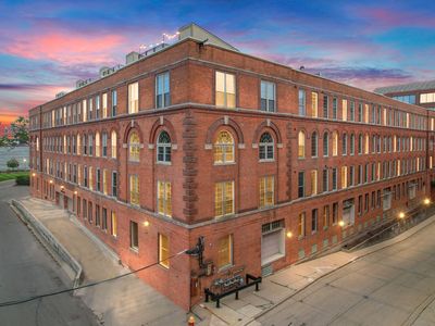 200 River Place Dr APT 12, Detroit, MI, 48207