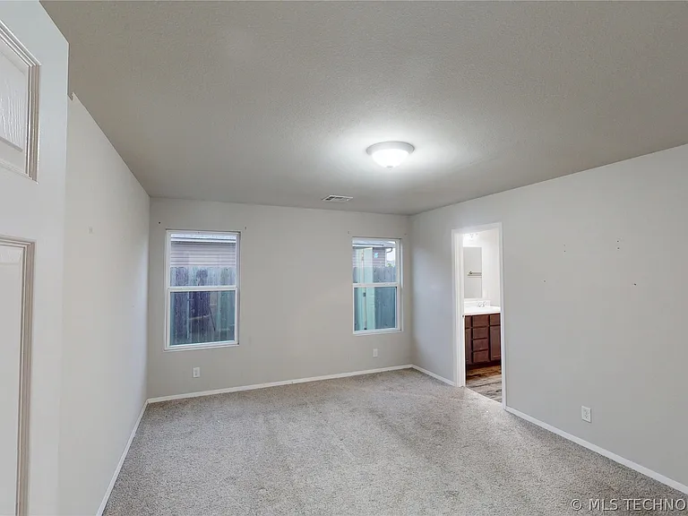 1240 E Richmond St — Photo 11