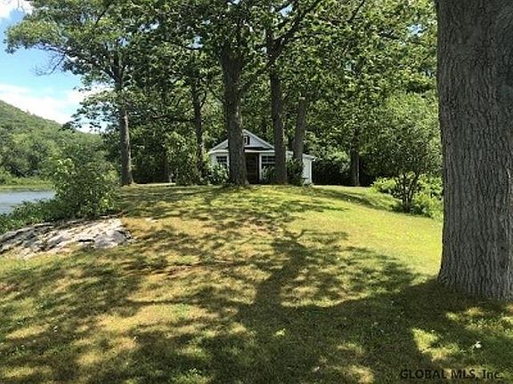2nd image of 21 Blue Heron Dr
