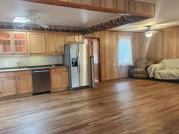 5th image of 24 Wooded Acres Ln