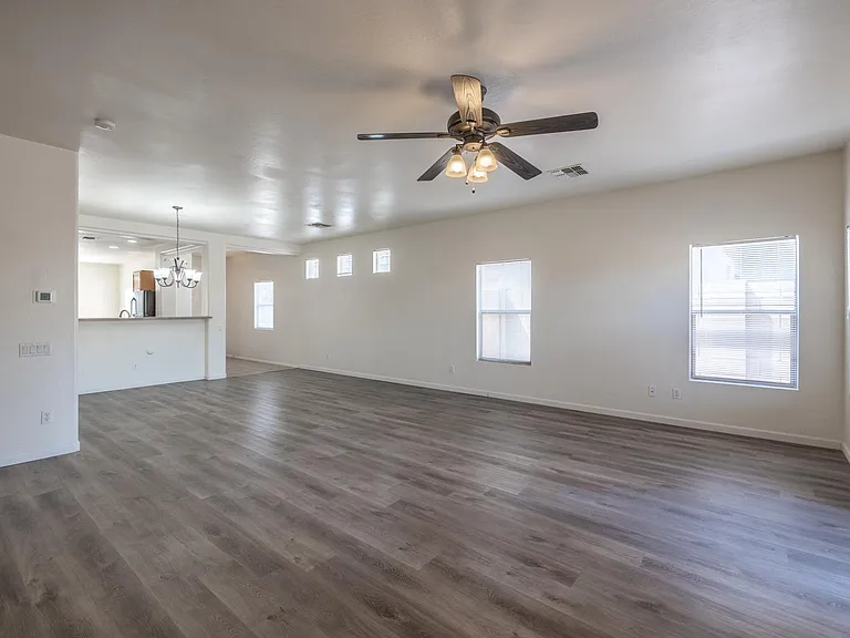 17212 W Saguaro Ln — Photo 6