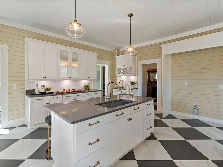 402 S Chester St — Photo 24