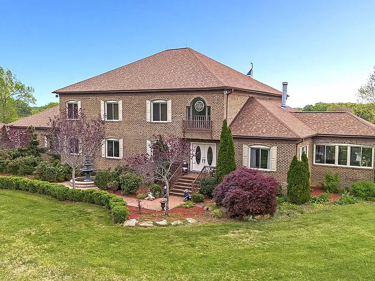2277 Poplar Rd — Photo 2