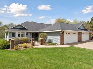1128 Lois Ct, Shoreview, MN 55126
