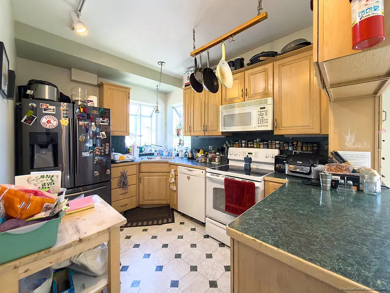 318 N Harvard St #1 — Photo 8