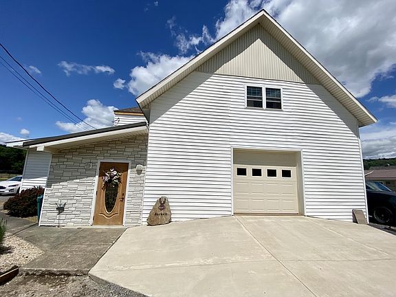 2nd image of 271 Main St