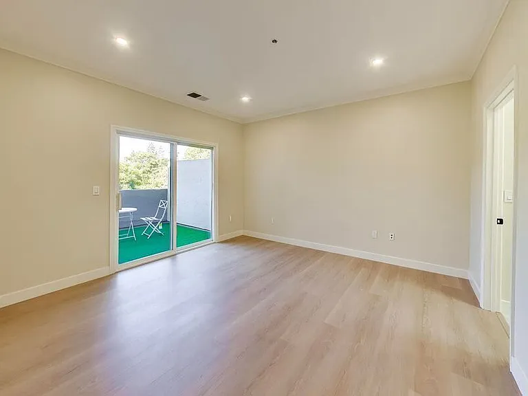 568 Glenwood Ave #1 — Photo 9