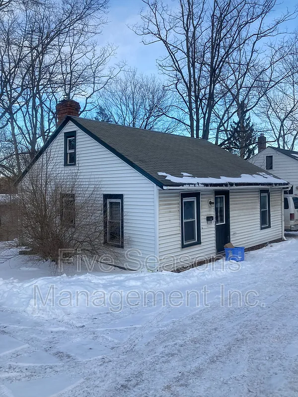 2 bed, 1.0 bath, 700 sqft, $1,600 — Photo 1