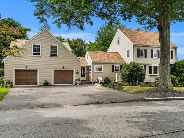 90 Village St, Marblehead, MA 01945