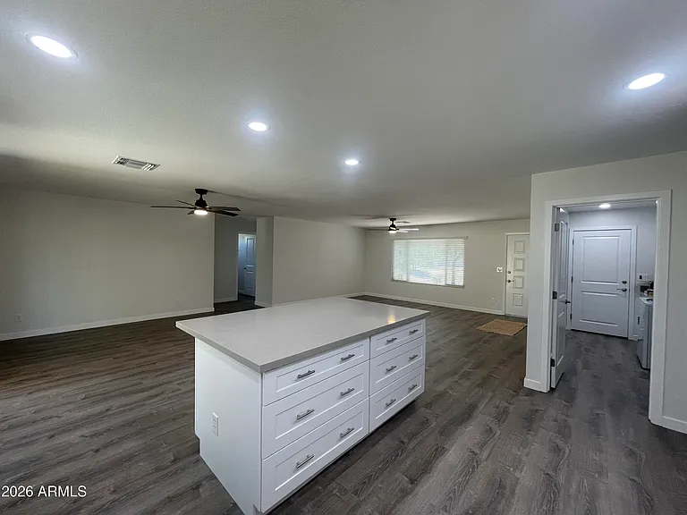 2920 E Michelle Dr — Photo 10