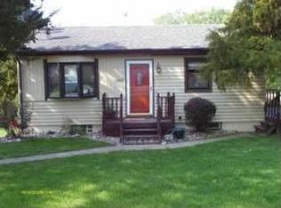 642 8th St, Silvis, IL 61282