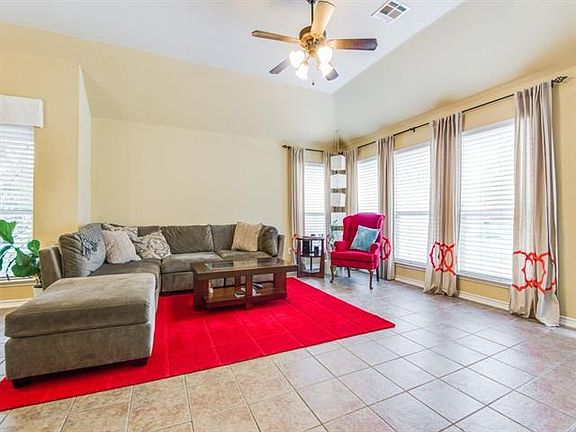 4th image of 8005 Twin Oaks Dr