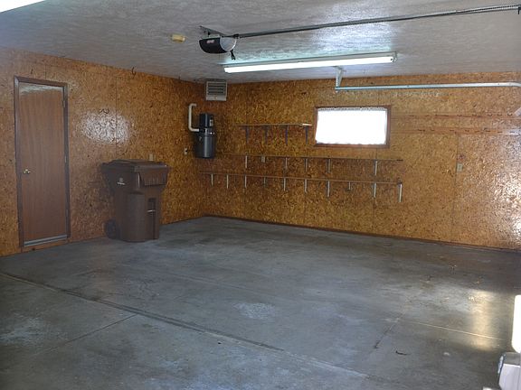 Heated 2 car garage