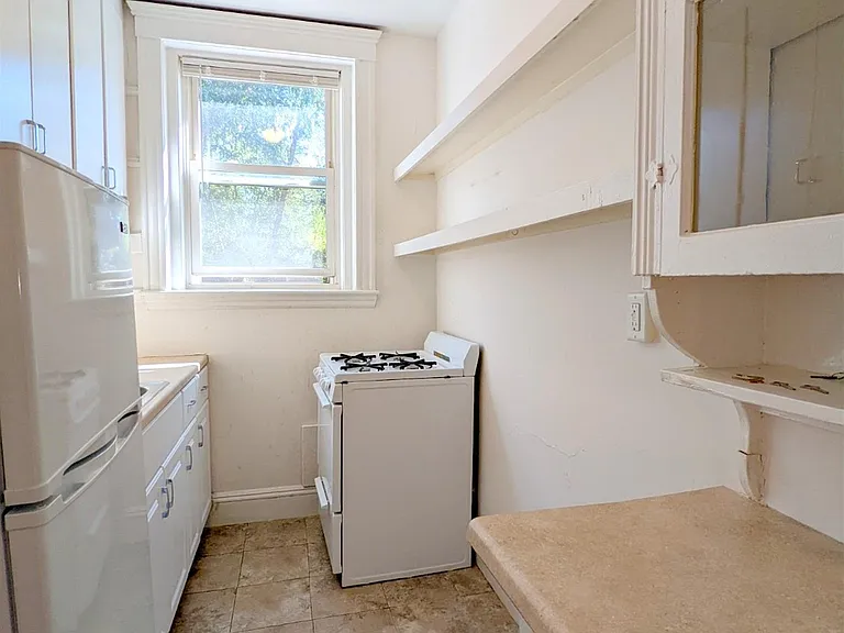 172 Maple St — Photo 9