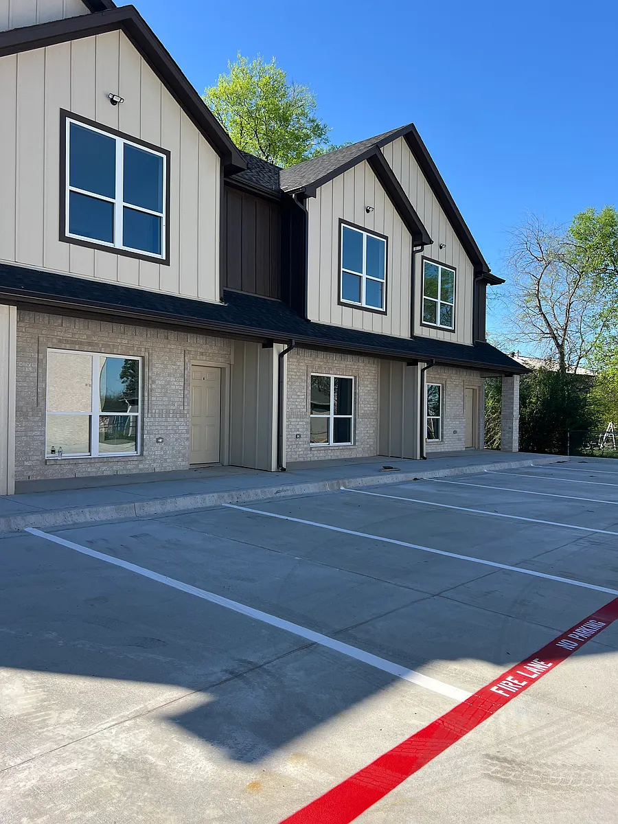 Building Photo - 925 Longino St #6