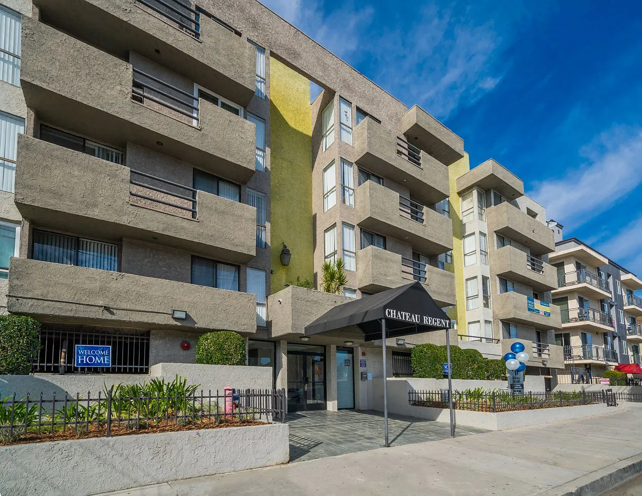 Chateau Regent Apartments — Photo 1