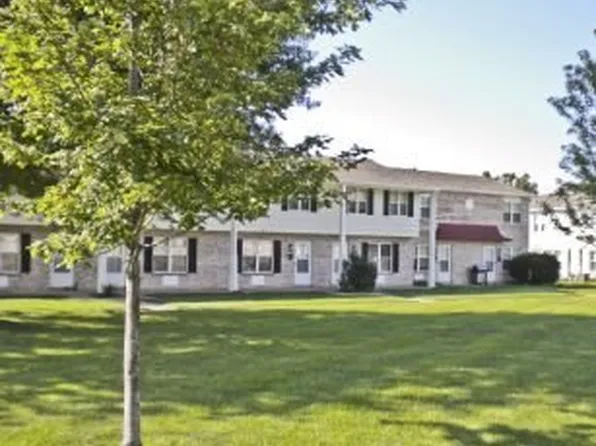 Colonial Square Apartments, 524 E 16th St, Grand Island, NE 68801