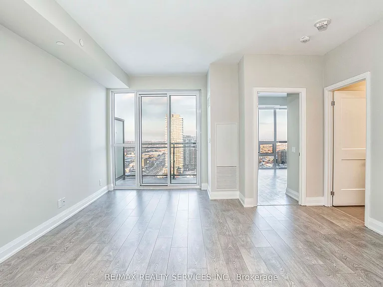 15 Lynch St #2202 — Photo 5
