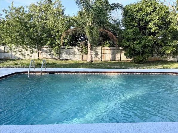 121 NE Prima Vista Blvd, Port Saint Lucie, FL 34983