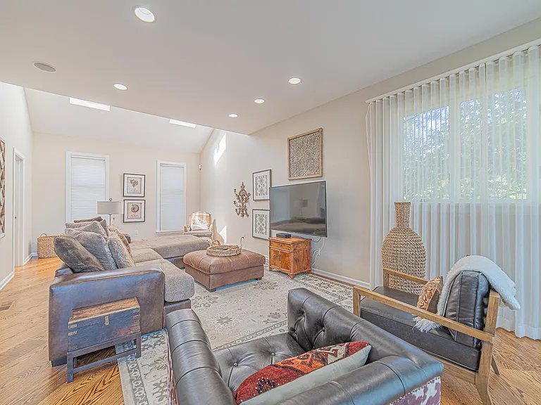 20 Shore Rd — Photo 18