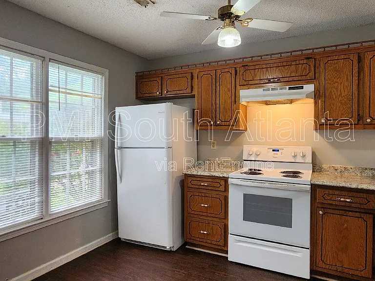 1681 Winchester Way SE — Photo 5