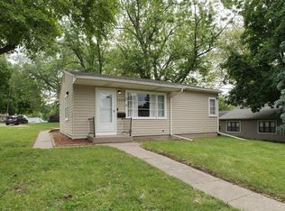2303 Dunham St, Clinton, IA 52732