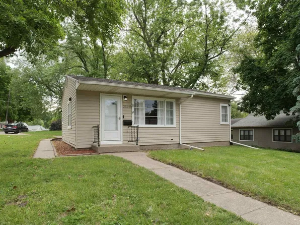 2303 Dunham St, Clinton, IA 52732