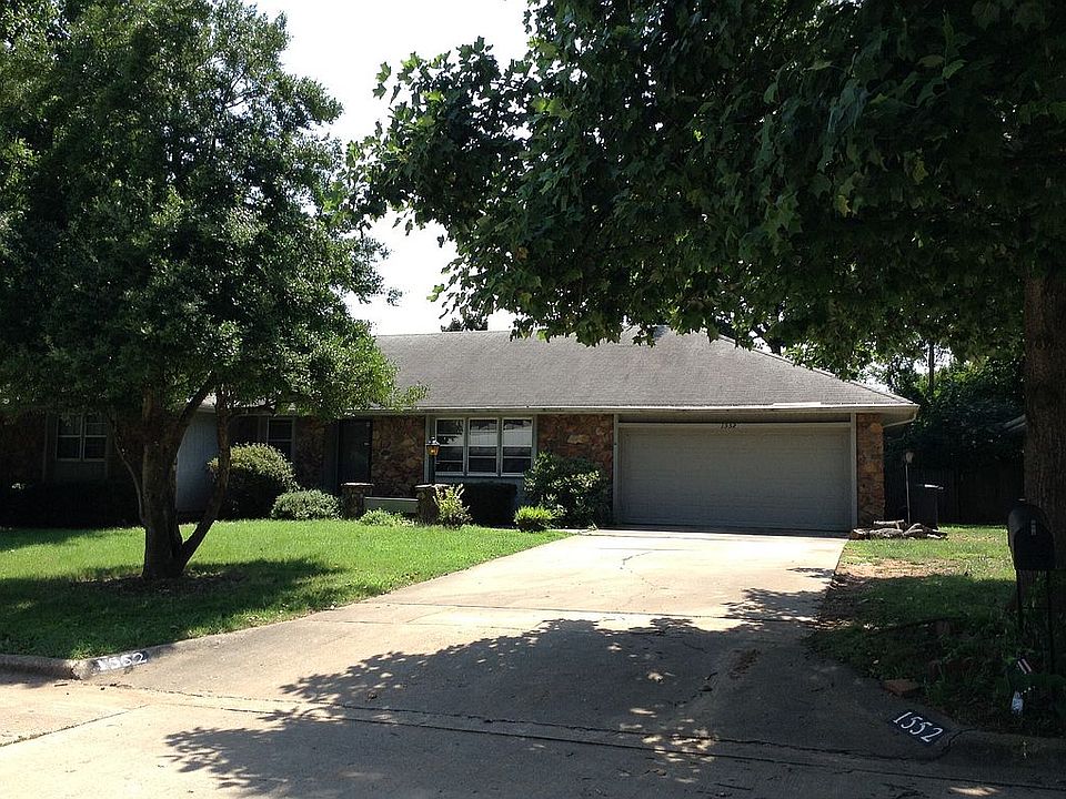 2nd image of 1552 E Walnut Lawn St