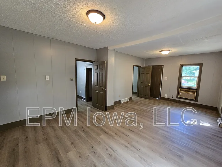 519 Adams St — Photo 6