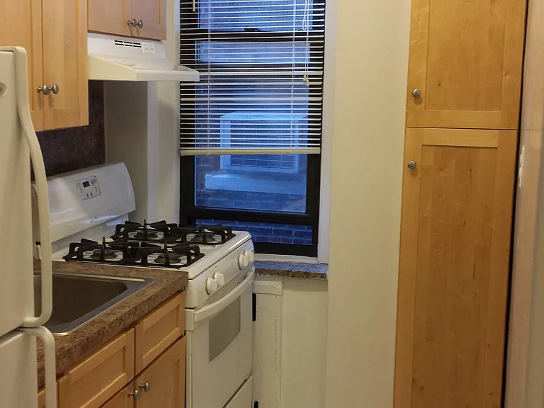 2069 E 12th St #1G — Photo 10