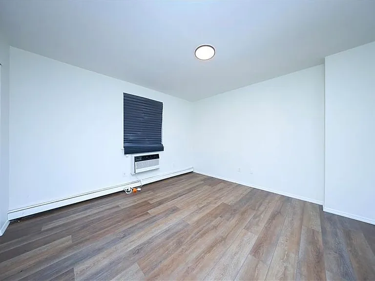 1865 E 13th St #3 — Photo 4
