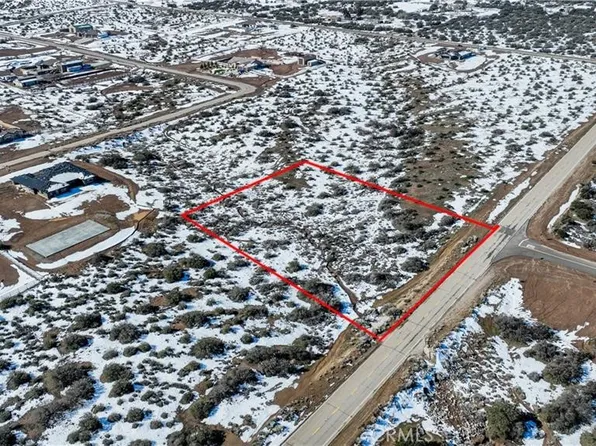 9077 Mesquite St #6, Phelan, CA 92371