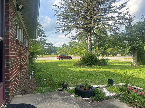 5th image of 8022 Meadow Ln