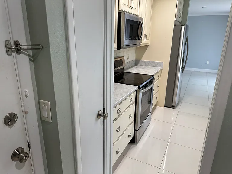 311 Island Way #201 — Photo 8