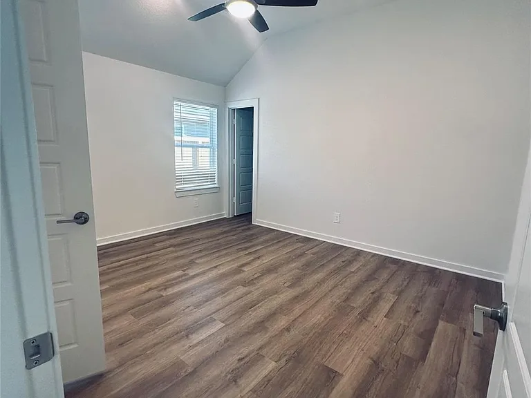 734 Falling Cave Dr — Photo 17