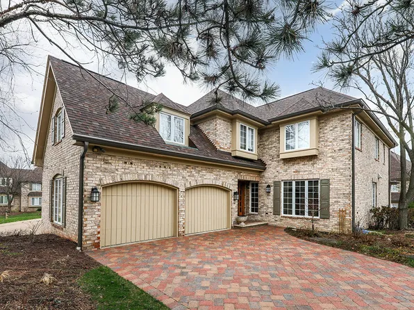 8 Tartan Lakes Cir, Westmont, IL 60559