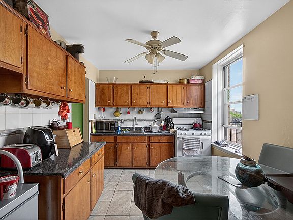 4th image of 395 Clinton Ave APT 6