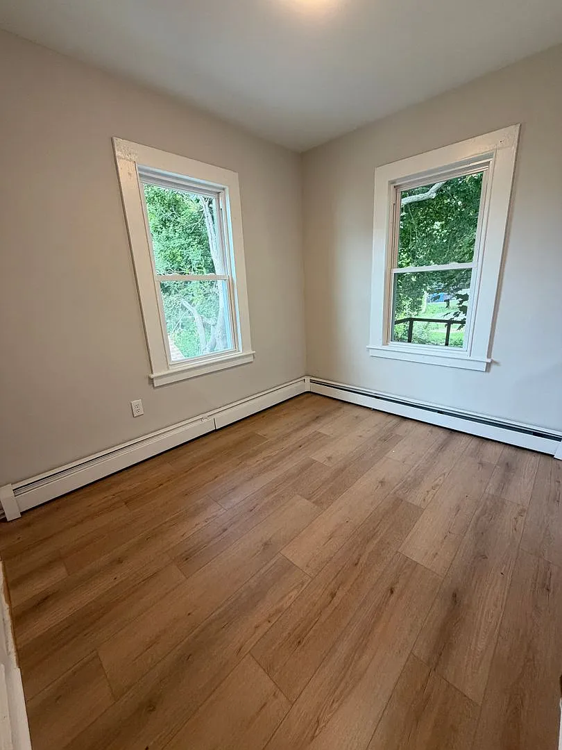 164 Curtis — Photo 3