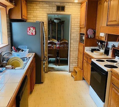 3rd image of 1276 Palmer Ave