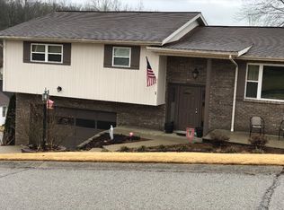 1 Robin Ln, Ona, WV 25545