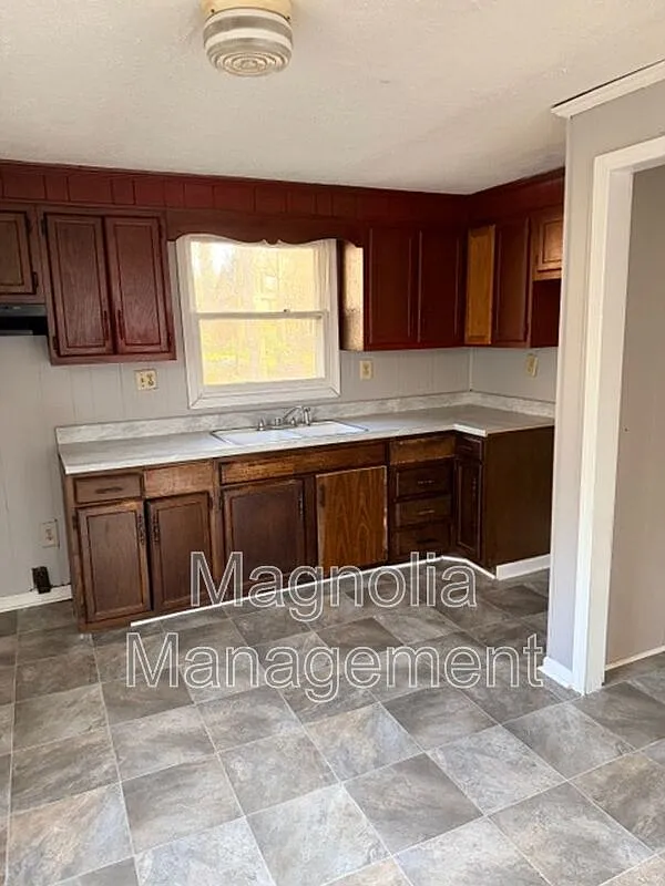 2 bed, 1.0 bath, $725 — Photo 3