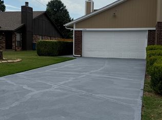 1354 Tina Dr, Midwest City, OK 73110