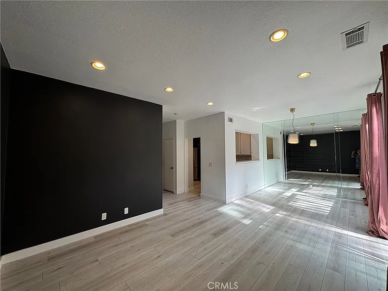 5 Meadowbrook — Photo 2