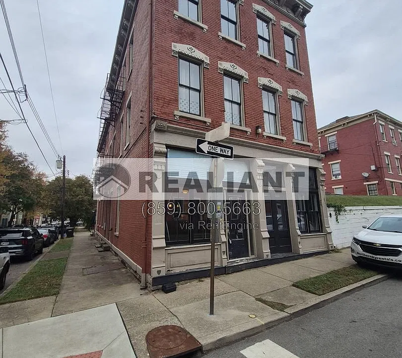 424 Emma St #101